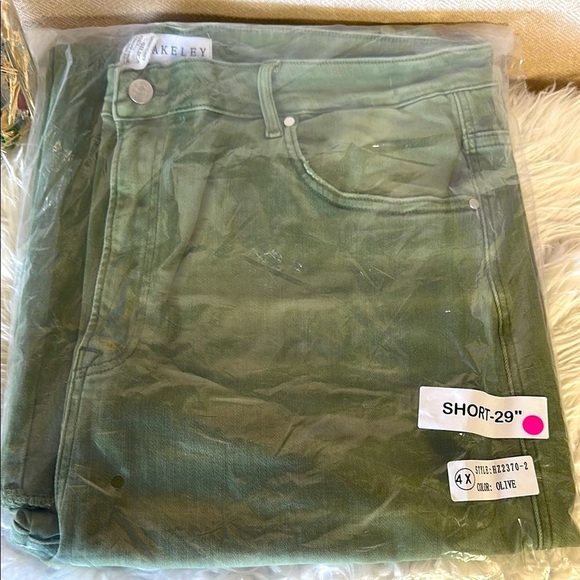 Blakely Olive Green distressed Jeans - Picture 4 of 11